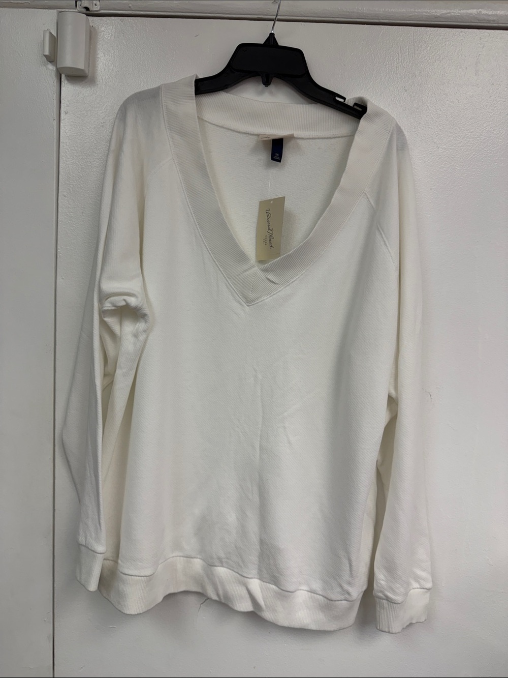 Universal Thread Goods Co. Women’s V-Neck Long Sleeve Top - White XXL new plus